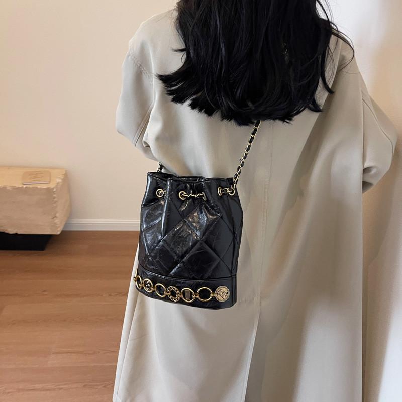 Stylish 2023 New Autumn Winter Small Fragrance Chain Bucket Bag For Women