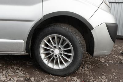 Cubiertas de paso de rueda (4 piezas, negro) 2007-2015, plástico negro, delanteros -2025 traseros para Renault Trafic