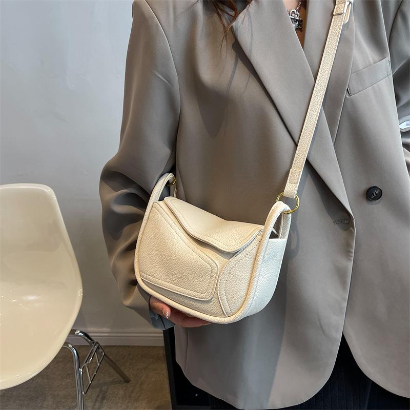 Feeling retro small square bag women's 2026 summer new niche portable commuter shoulder messenger bag women
