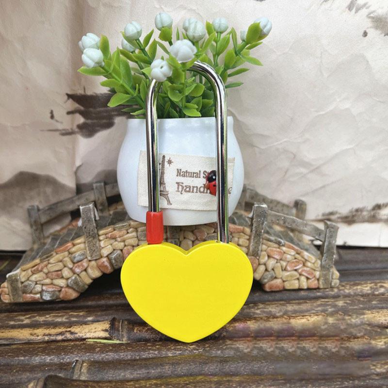 

Мини Металлический Навесной Замок в Форме Сердца Замок Любви Свадебные Подарки на День Святого Валентина Романтический Замок Желаний для Пары Замок Долголетия Бесключевой жёлтый