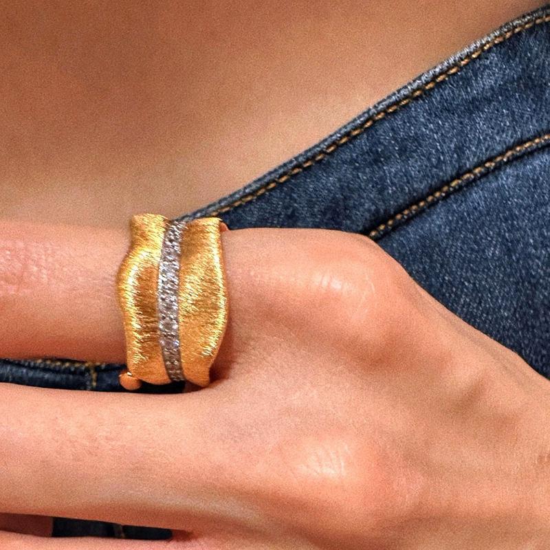 

Fashion Banana Leaf Statement Ring Women Luxury Brushed Texture Craft Zircon Accented Inlaid Band Party Accessory Jewelry Gift