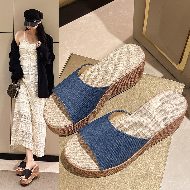 Slippers women's summer fashion, thick bottom increase height, outdoor slope heel one word cool slippers women