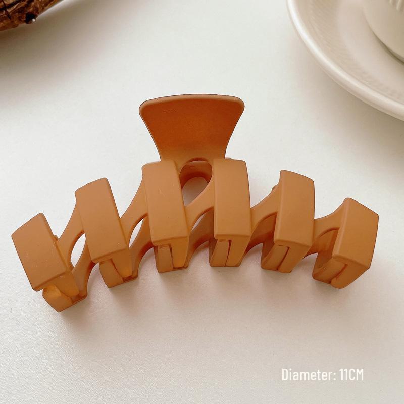 Versatile Milk Coffee Hair Clip: Large, Simple Shark Design for Women