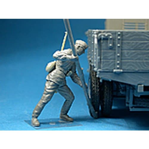 Miniart 1/35 GAZ-MM Mod. 1943 1.5-ton Truck Plastic Model