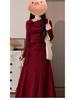 Elegant Red Waist-Cinching Dress for Women – Perfect for Spring and Autumn, Versatile as Inner or Outer Wear, Featuring a New Mid-Length Skirt Design