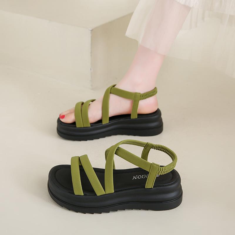 Sandals female 2025 summer new fairy wind round head cross belt casual muffin platform fashion beach roman shoes
