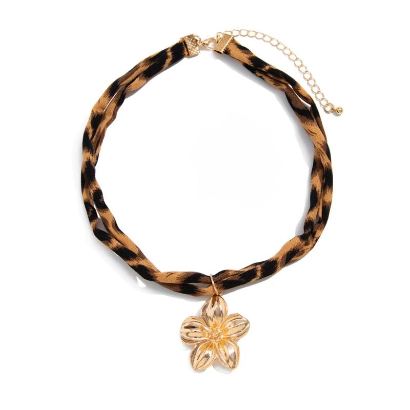Adjustable Sea Star and Conch Pattern Cotton Cloth Necklace With Alloy Charm for Casual Outfits or Travel Accessories