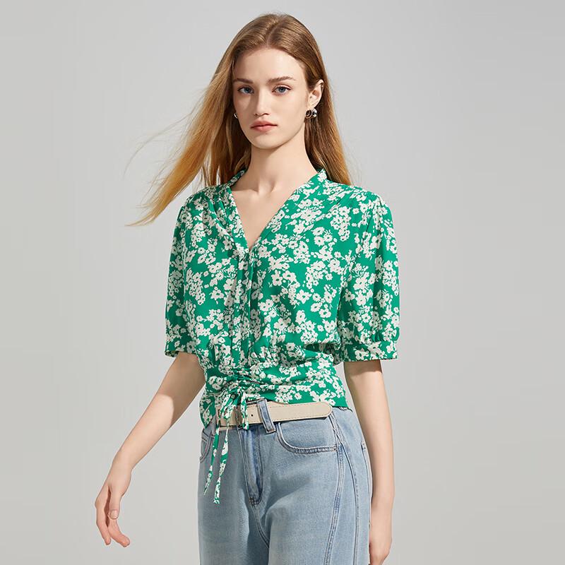 

TaTu Women s Floral V-Neck Short Sleeve Blouse M