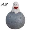 Decoração Sazonal de Outono Adorável Fantasma Lendo Livro Ornamento, Figura de Resina Luminosa, Luz Noturna Lua Brilhante para Halloween Decoração de Casa Mesa Painel do Carro