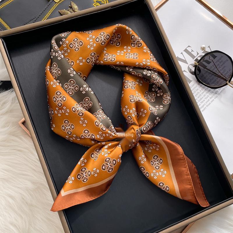 Damski jedwabny szalik w koreańskim stylu: Wszechstronny kwadratowy szalik z kamelią na wiosnę i jesień - do noszenia na szyi, na torebce lub we włosach