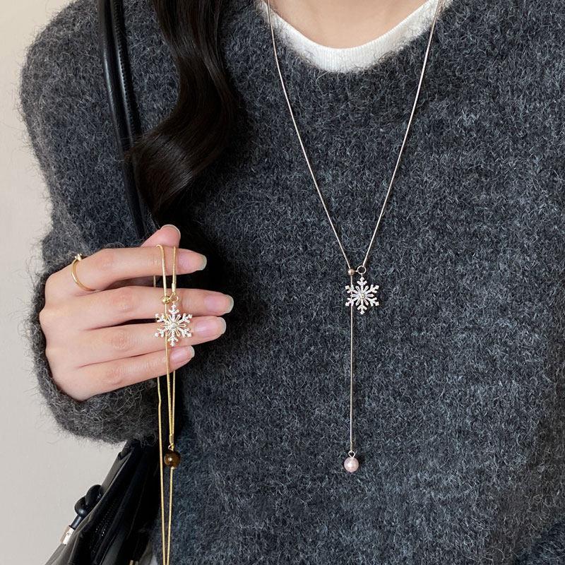 Zircon snowflake pendant can pull necklace women's autumn and winter sweater chain light luxury high-end temperament neck chain accessories