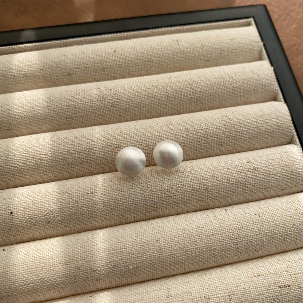Exquisite niche metal brushed matte ball stud earrings for women's commuting senior temperament simple and versatile earrings