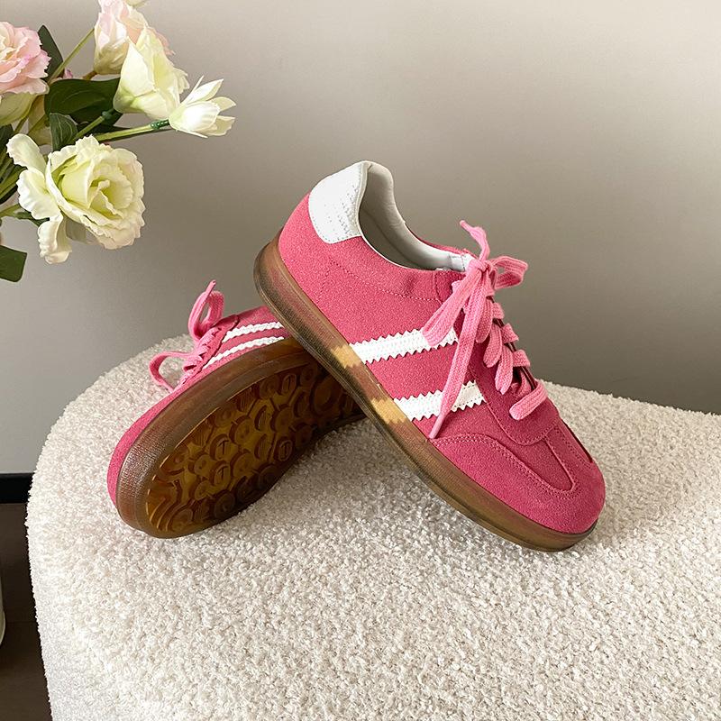 

Strawberry bear sports shoes women s training shoes casual shoes versatile leather casual white shoes large size women s shoes 41-43 43 розы красного