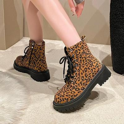 Botas curtas com estampa de leopardo europeias americanas, outono inverno 2024, estilo britânico, sola grossa, cano curto, botas de motocicleta para mulheres