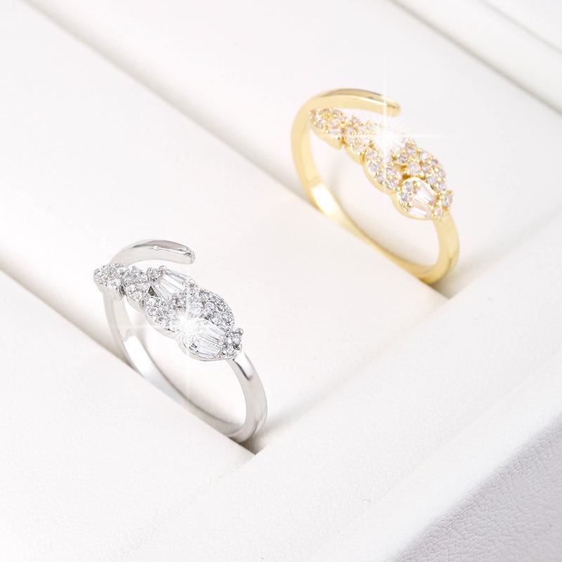 Elegant Adjustable Toe Ring with Zircon Inlay - Minimalistic Copper Design