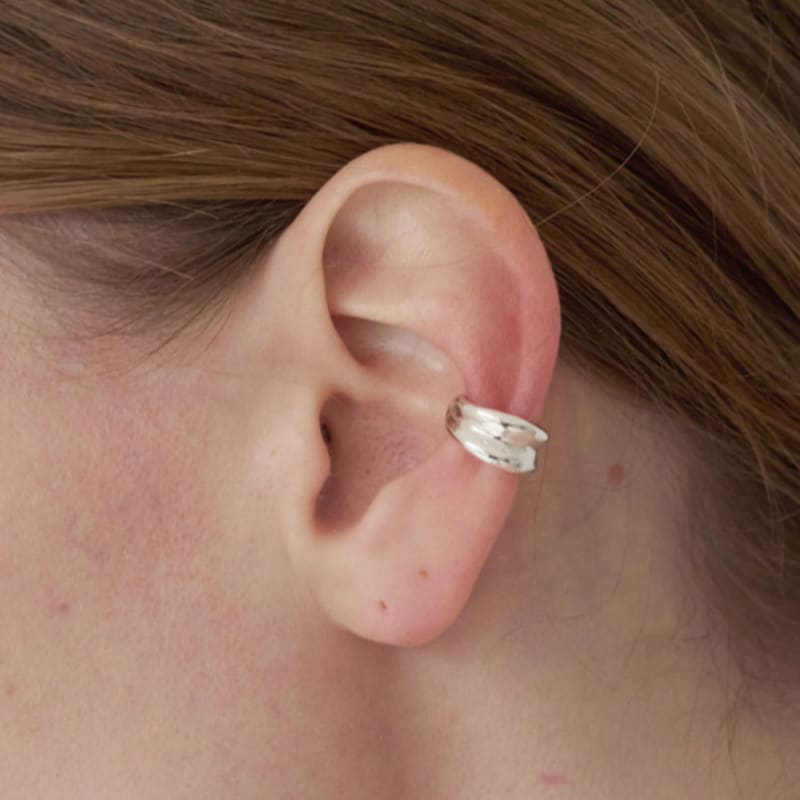 

touched PEBBLE EARCUFF 03 SILVER