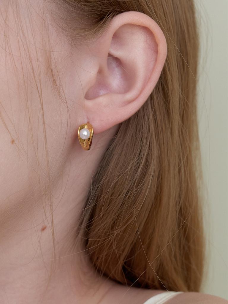 Primaute Bold Pearl Ring Earrings