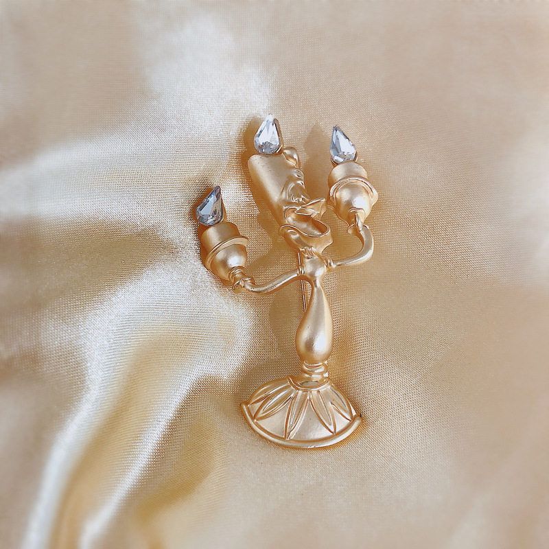 A Variety of Popular European and American Face Brooches, Matte Gold Abstract Brooches, Coat Decorations, Fixed Anti-Exposure Accessories