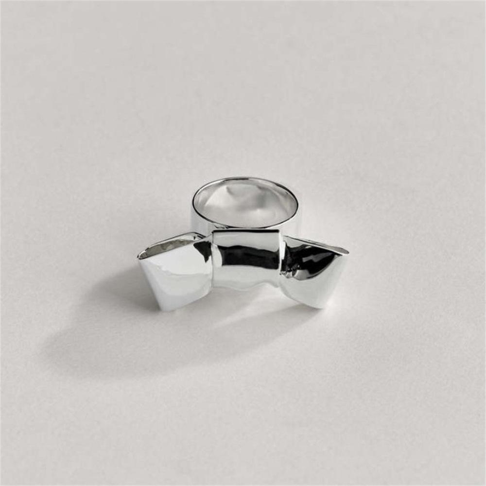

Three-dimensional bow tie ring, minimalist style, fashionable personality, simple and versatile, niche design bow ring Adjustable opening