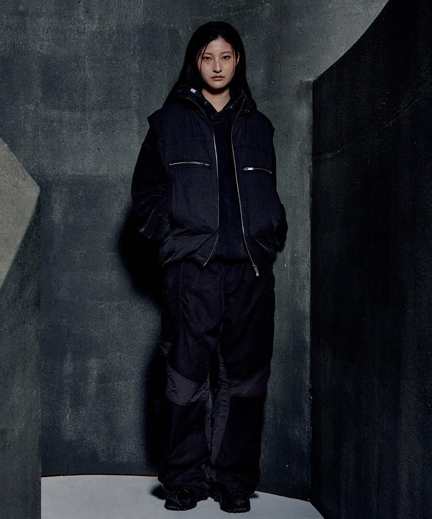 Nomanual Detachable Hooded Vest - Black