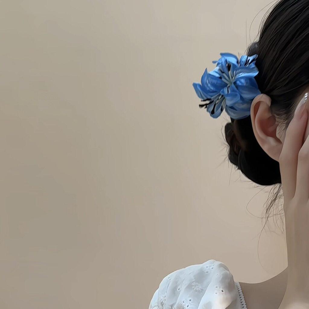 Deep Blue Lily Flower Hairpin: New Chinese Style U-shaped Hair Accessory for Women.