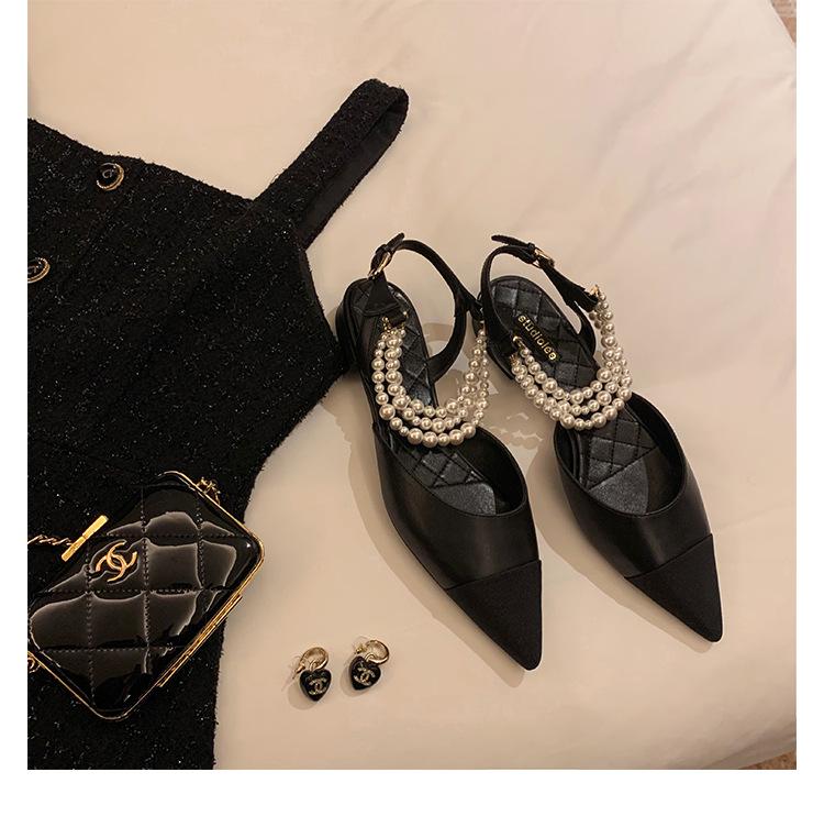 

Grape mother of the same style, pearl chain color matching, small thick heel, one-word buckle with pointed head, elegant black and white single shoes, 40