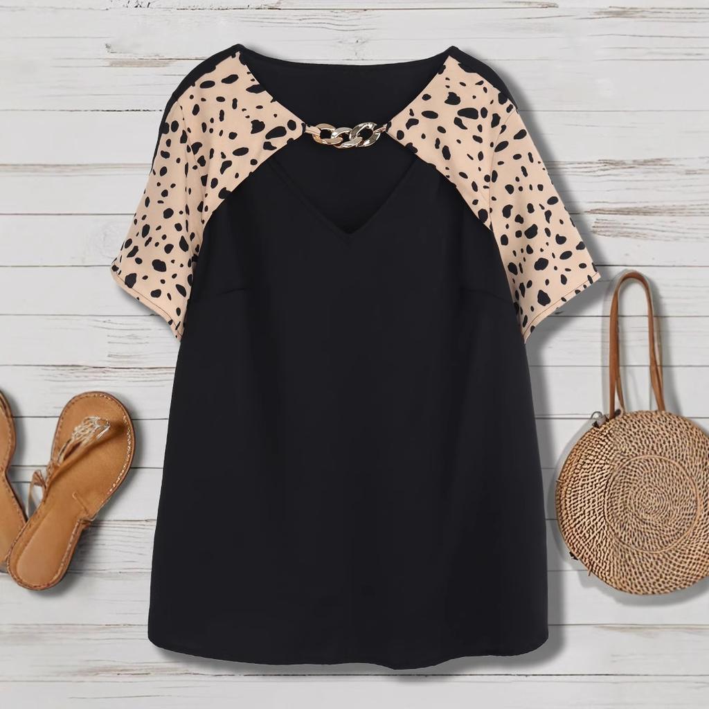 New Short-sleeved Top with An Irregular Neckline and A Loose, Oversized Design Featuring Leopard Print Patchwork.