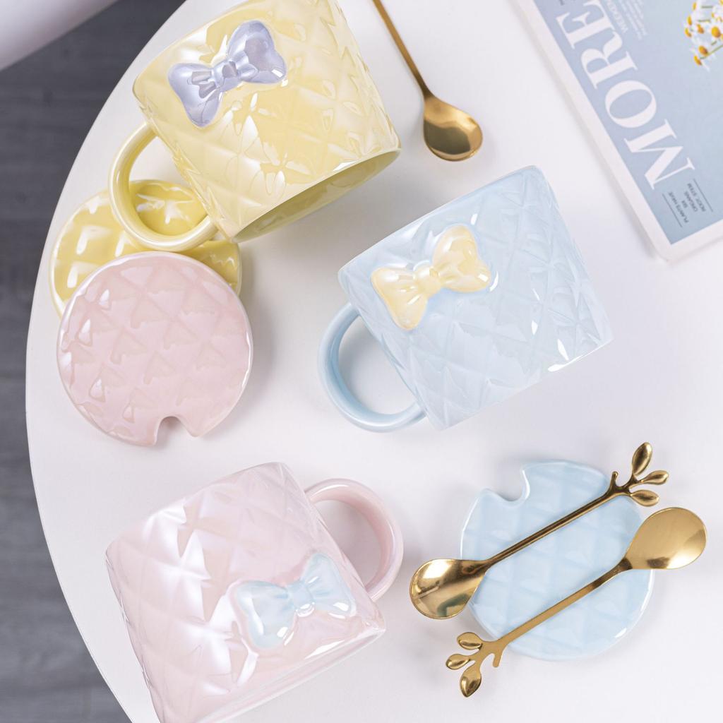 Lekki Luksus Relief Filiżanka do Kawy Wysoka Wartość Kokarda Ceramiczna Filiżanka z Pokrywką Łyżeczka Ekskluzywny Domowy Kubek dla Pary