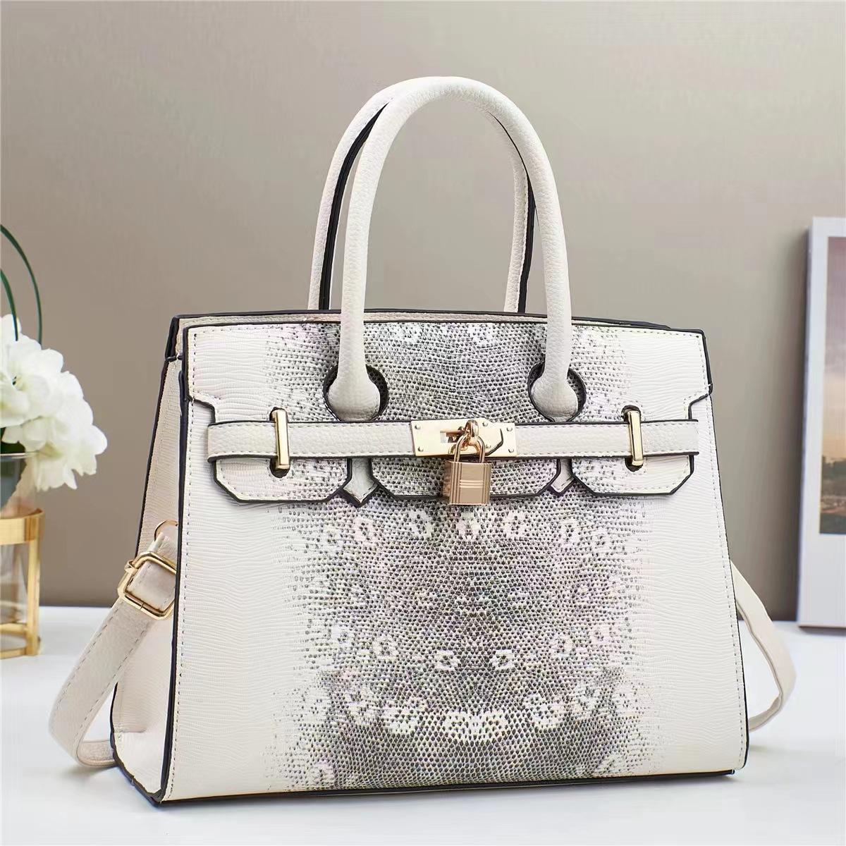 

Новая сумка пэчворк с принтом большой вместимости, винтажная модная сумка-тоут премиум-класса для通勤 .