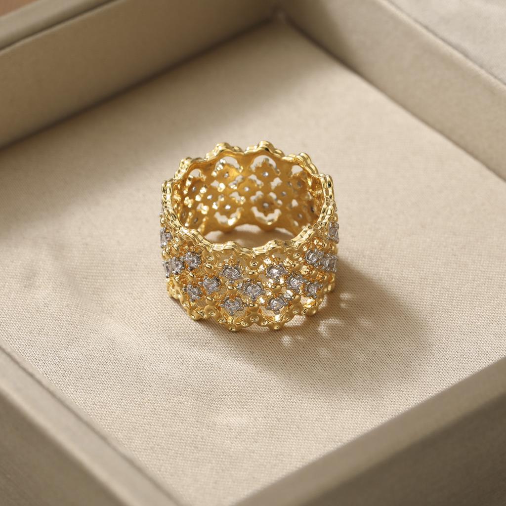 Luxurious Hollow Wide-Face Artificial Zirconia Embedded Elegant Women's Ring Copper Material