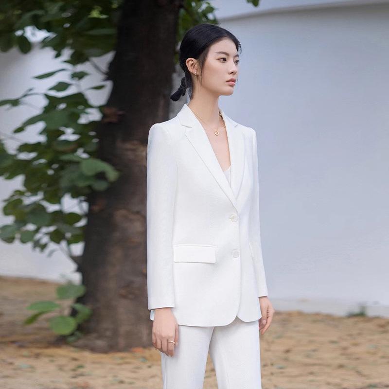 High-End White Suit Set with Micro-Flare Pants for Formal Wear, Spring and Autumn Collection for Announcer or Workwear.