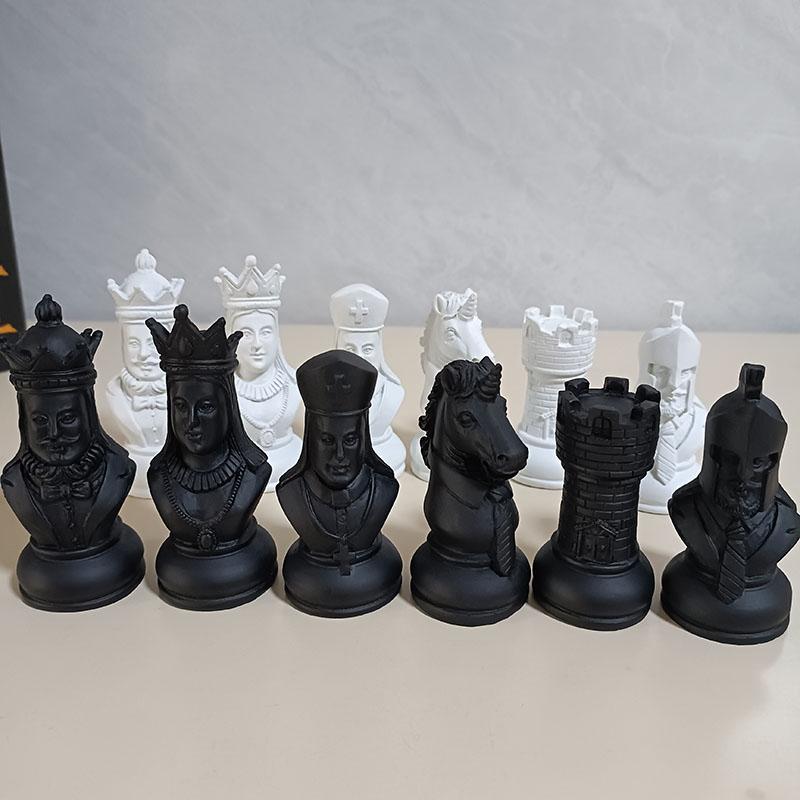 32pcs Resin Chess Pieces Figurines King Knight Queen Statues Home Decor Complete Chessmen International Word Chess Set