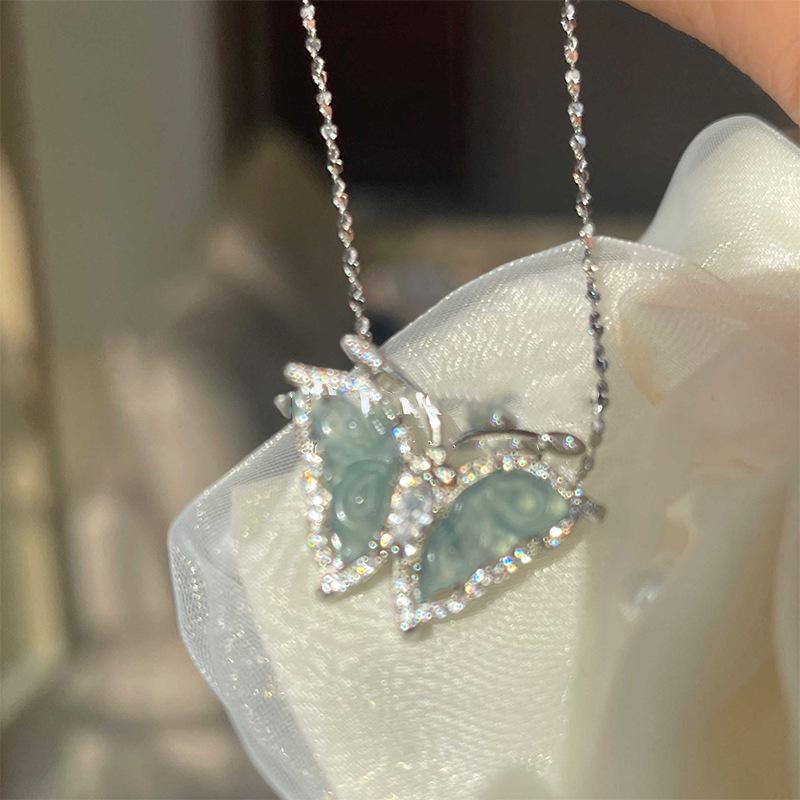 

Women s Elegant Cold-Tone Butterfly Pendant Necklace - Versatile Fashion Trend Choker Clavicle Chain