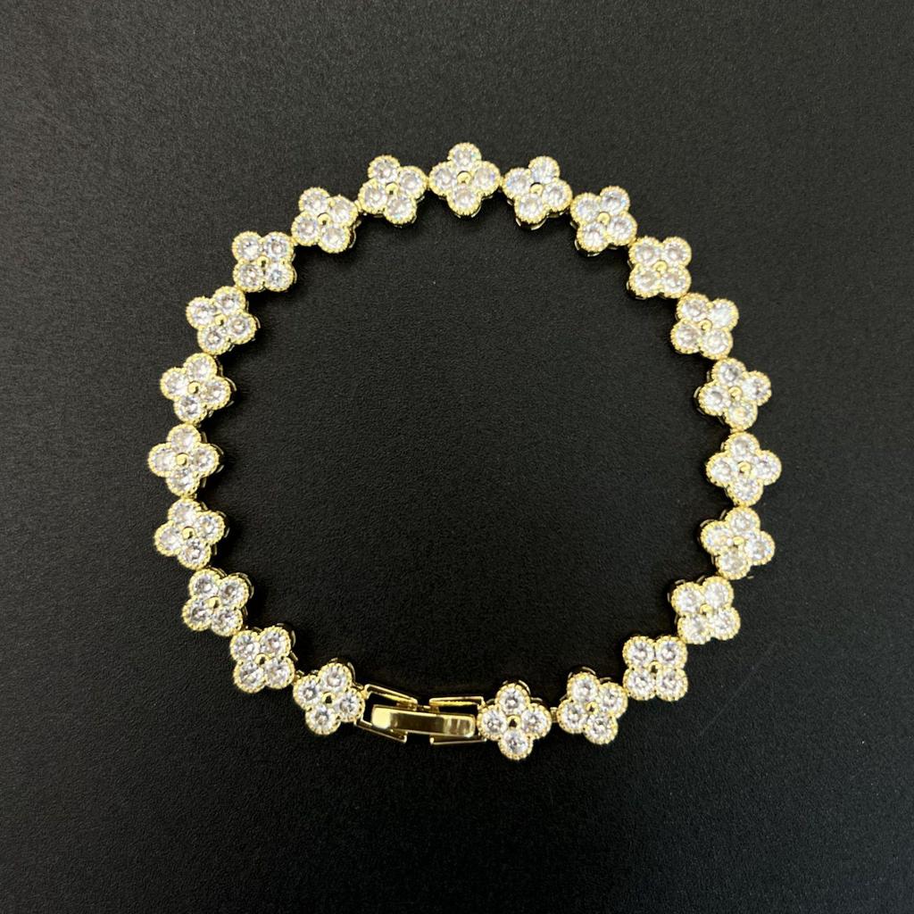 Four-Leaf Clover Zircon Diamond Luxury Bracelet - Colorful European & American Fashion Bangle