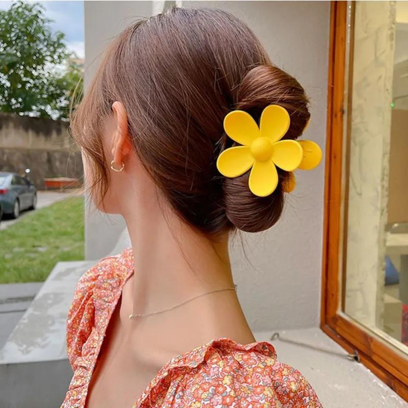 3.5cm/7cm Korea Women Flower Hair Claw Clips Sweet Girls Solid Crab Hair Claws Ponytail Hairpin Barrette Headwear Accessories