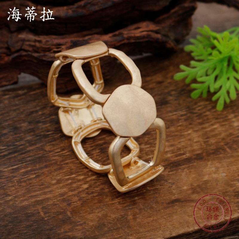 New sand-colored hollow geometric square elastic bracelet women's exaggerated irregular square bracelet