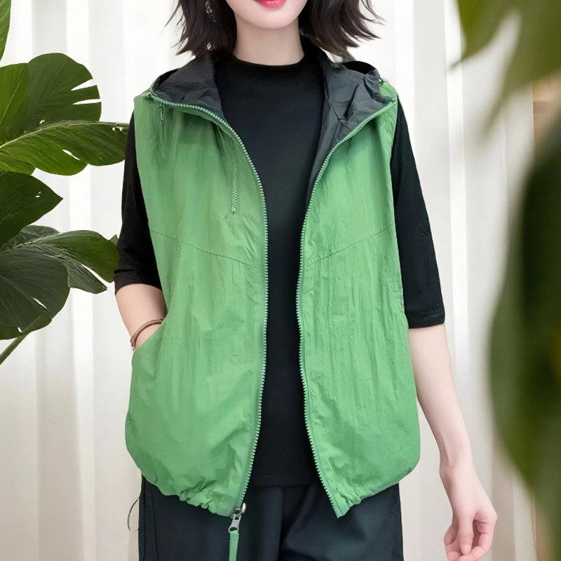 

Reversible Autumn 2025 Women s Hooded Vest - Stylish Sleeveless Design, Versatile for Moms, Short Length. XL зелений/чорний