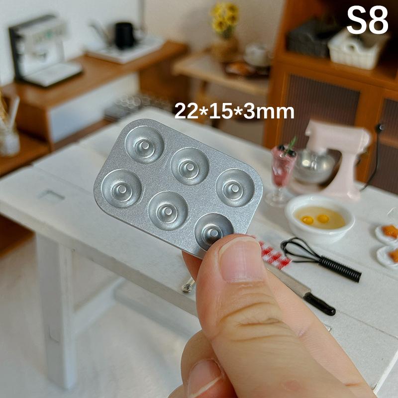 1Pc Doll House Kitchen Decoration Mini Baking Mold Animal Love Star Pattern Shooting Scene Props