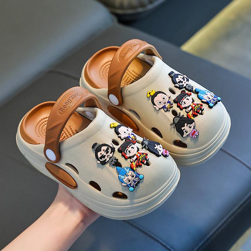 

Summer children s Nezha cartoon clogs, closed-toe, soft-soled, breathable sandals for older children, suitable for outdoor beach wear 24-25Inner Length16CM