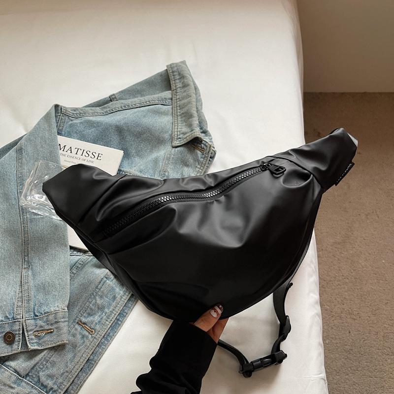 

2025 осень и зима новая нейлоновая ткань модная простая повседневная сумка в зарубежном стиле корейская версия сумка через плечо сумка-мессенджер сумка-пельмень тренд