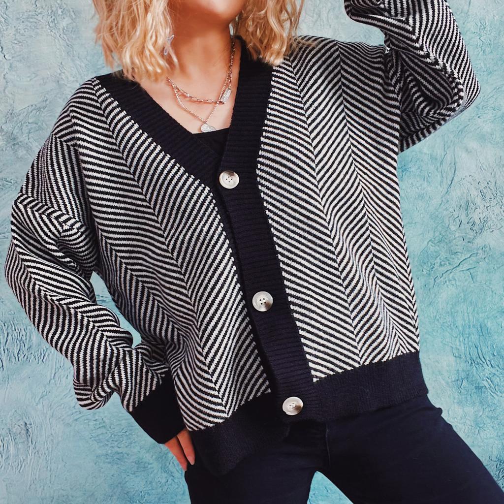 Autumn and Winter Casual Contrasting Diagonal Stripe Single Breasted V-neck Long Sleeved Sweater Cardigan Jacket for Women 3602