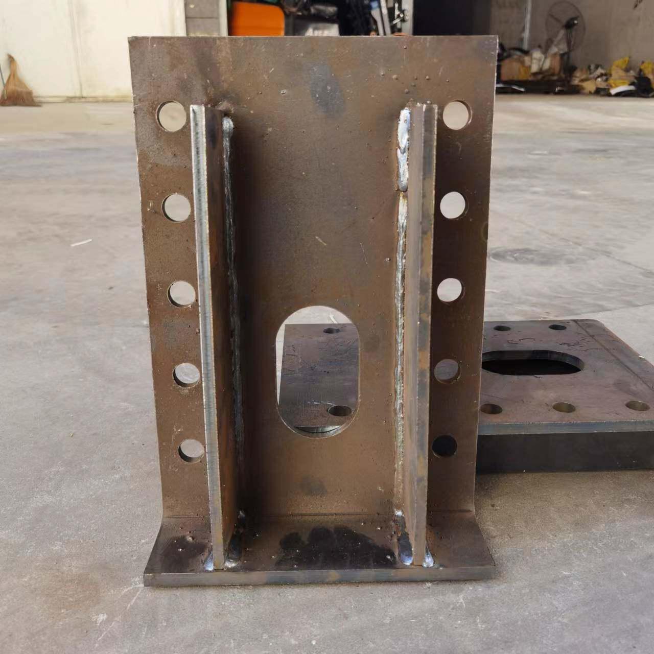 

Electric Hydraulic Support Leg Plate for Semi-Trailer Tanker – Thickened Base and Swing Arm Manual Support Accessories