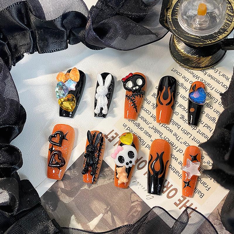 

Handmade Gothic Halloween Skeleton Nails: Medium-Length Pumpkin Horror Manicure (2026 Edition) M