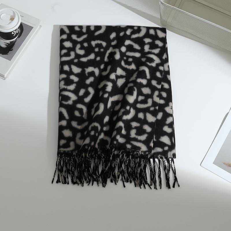 Korean Winter Atmosphere Leopard Print Scarf for Couples Warm and High End Imitation Cashmere Tassel New Scarf
