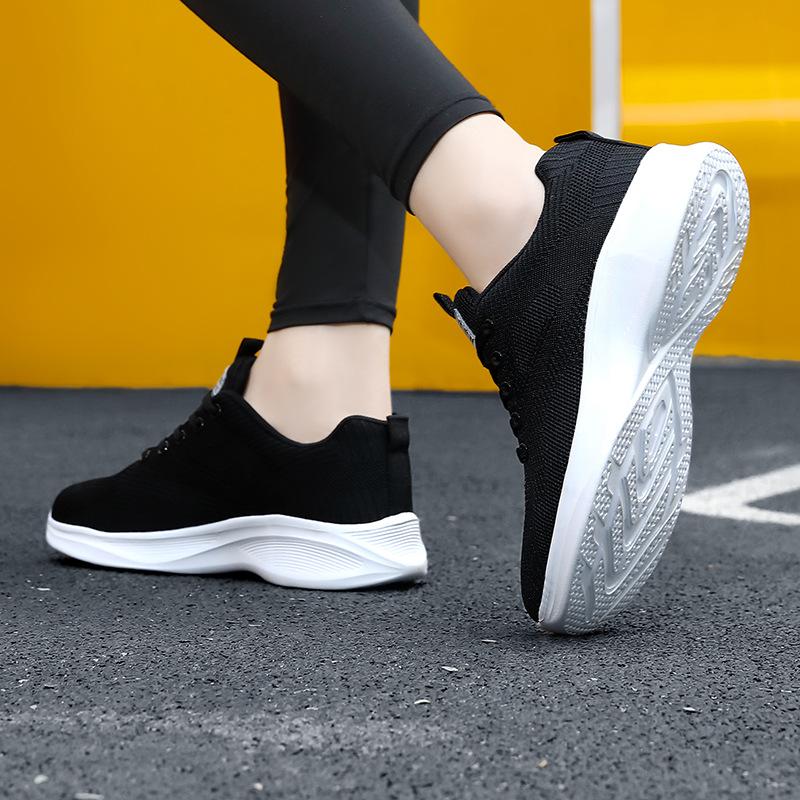 High elastic and lightweight running shoes, new middle school students, light and breathable, fly-woven, mesh shoes for women