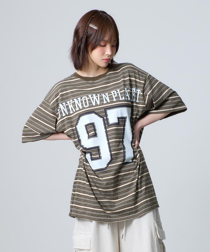UNKNOWN PLANET Ivy Round Planet Rugby Tee Khaki