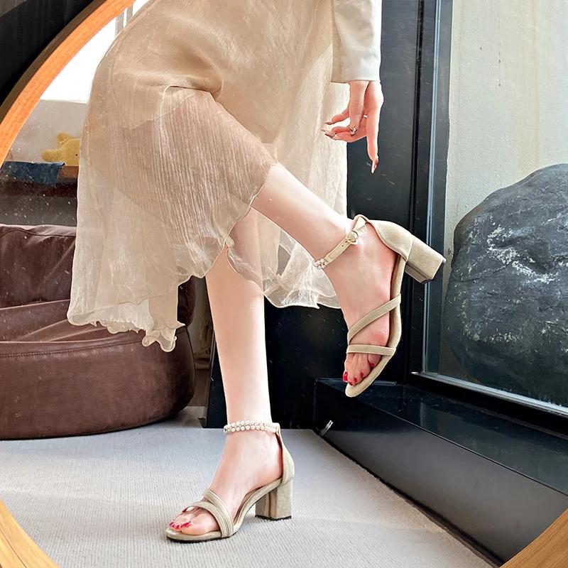 2025 Summer Pearl Low-heeled French Sandals Summer with Skirts High-end Small Heel Women's Shoes