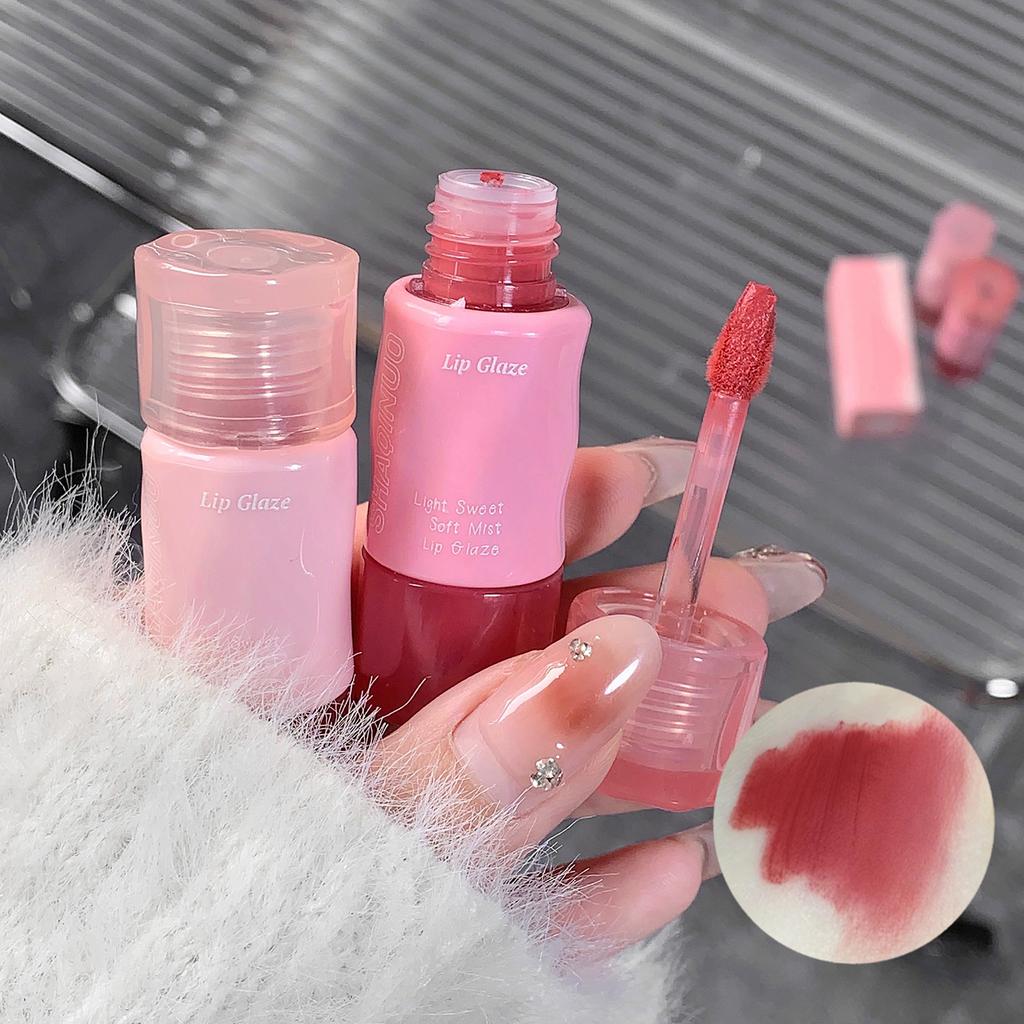 Vernis à lèvres mat légèrement doux et doux, couleur longue durée, surface mate mate, rouge à lèvres en velours difficile à tacher