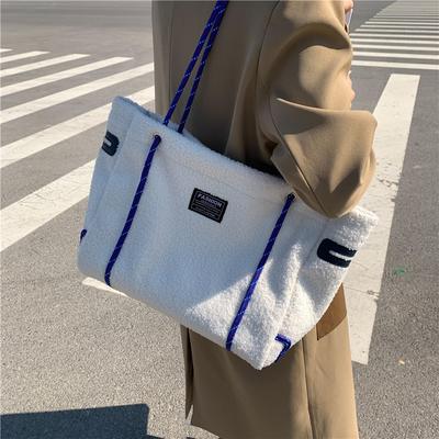 Korean Version of Casual Large Capacity Underarm Bag Women's 2025 New Winter Plush Bag Simple Shoulder Tote Bag
