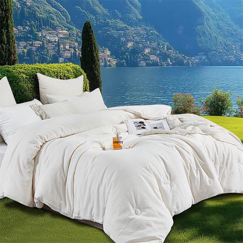 

Violet Breathable Warm Fiber Quilt